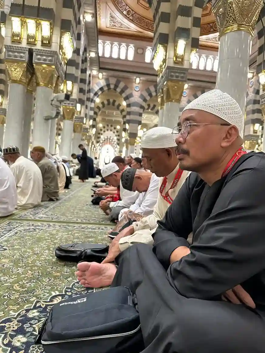 galeri jamaah hana tours di masjid